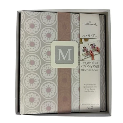 全新! Hallmark Monogram 粉色花朵 5 年纪念女孩婴儿书纪念品 — 第 1/4 张图片