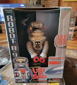 VINTAGE, ORIGINAL 1997 TRENDMASTERS LOST IN SPACE ROBOT B-9 - Picture 1 of 5