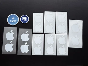 Lot de 20 autocollants Apple authentiques - 18 logos blancs + 2 autocollants badge Apple Camp - Photo 1/3