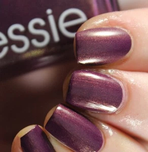 Nagellack Essie, Nr. 810 star struck a chord, Aubergine Schimmer, 13,5ml NEU. - Bild 1 von 1