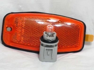 One Front Side Marker Signal Park Light Lamp For 2005-09 Tucson 2001-2005 Santa - Image 1 of 2
