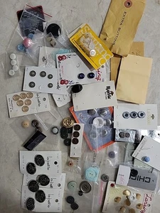 Vintage Knöpfe alle Größen und Farben - Bild 1 von 1