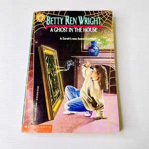 A Ghost in the House by Betty Ren Wright 1991 Paperback Horror Apple Chillers - Picture 1 of 6
