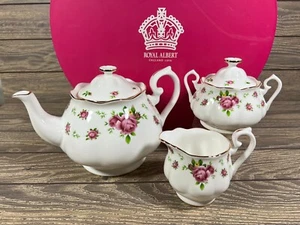 Juego de té Royal Albert 3 piezas nuevas Country Roses tetera blanca azúcar y crema nuevo en caja. - Imagen 1 de 8