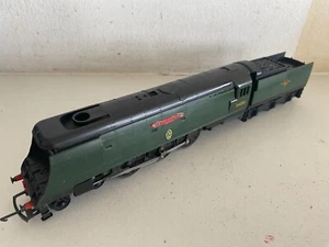 TRIANG R356 WINSTON CHURCHILL BR GREEN LOCO & TENDER CAST NAMEPLATES & SMOKE GC - Picture 1 of 20