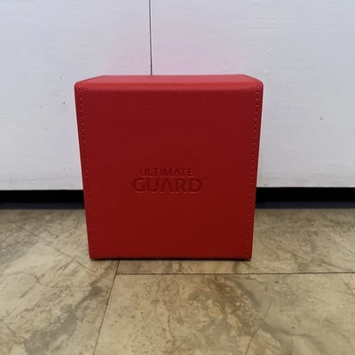 Caja de almacenamiento de tarjetas Ultimate Guard Red Deck Case Foto 1 de 4