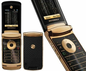 Pristine Condition Motorola RAZR2 V8 - Gold (Unlocked) Mobile Phone - Picture 1 of 7