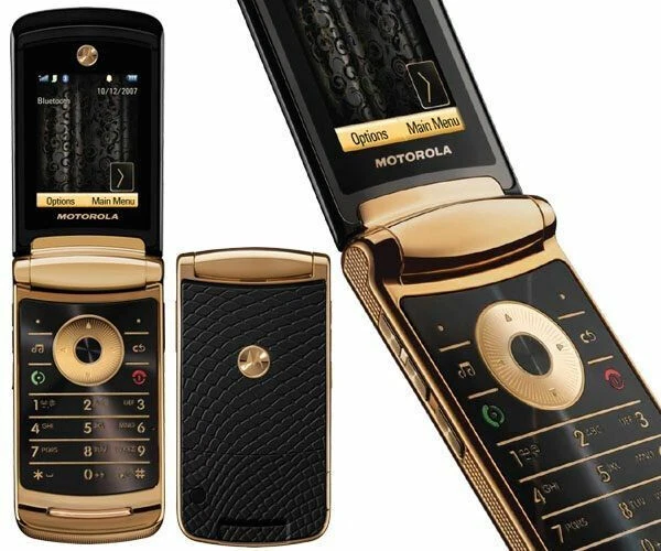 Pristine Condition Motorola RAZR2 V8 - Gold (Unlocked) Mobile Phone - Image 1 of 3