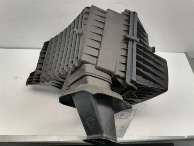 2015-2019 Chevrolet Colorado Air Cleaner Air Filter Intake Box 2.5L OEM - Image 1 of 4