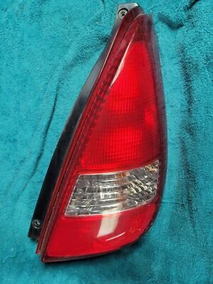 Luz trasera Suzuki Aerio 2002-2004 montaje de luz de freno pasajero derecho OEM Foto 1 de 2