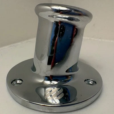 Nuevo en caja Enchufe de poste de bandera Bronce cromado West Marine 1,25" diámetro montaje superior en ángulo Foto 1 de 4