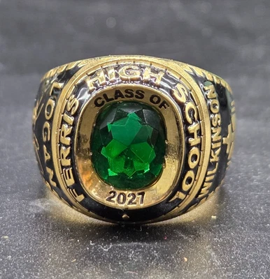 Anillo para hombre clase secundaria 2027 piedra verde chapado en oro regalo de graduación personalizado Foto 1 de 4