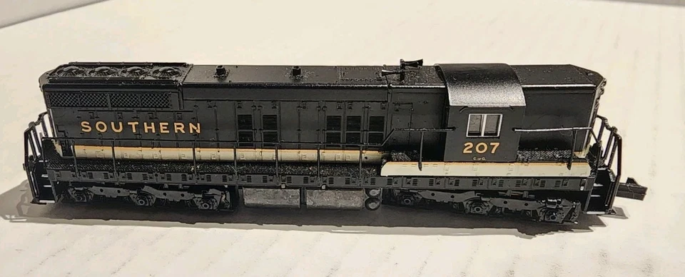 Life-Like N Scale SD7 Diesel Locomotive Southern #207 - Image 1 of 4