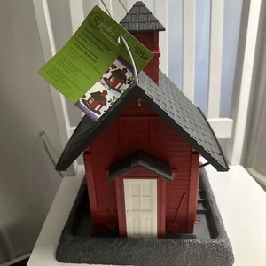 Garden Treasures Large Schoolhouse Birdfeeder - NWT - Holds 5 lbs of Bird Seed - Picture 1 of 4