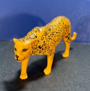 Terra by Battat Cheetah Plastic Toy 5 inches Long Stalking Prey Gold Black Spots - Picture 1 of 8