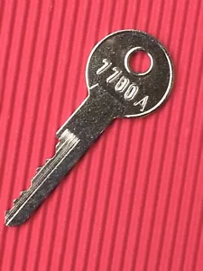TAITO 7700A Key-Suits Older Taito Arcade Cabinet Locks - Foto 1 di 4