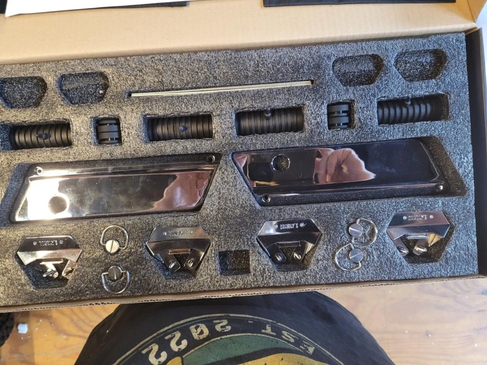 CONELYS ACCESORIOS EE. UU. Kit de herrajes y pestillos para alforja negra CHWLK2012CR Foto 1 de 3