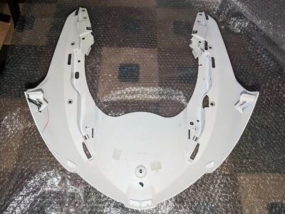 Carenado cono nariz inferior cabina Triumph Daytona 675 R 2013-2017 OEM T2309583 Foto 1 de 4