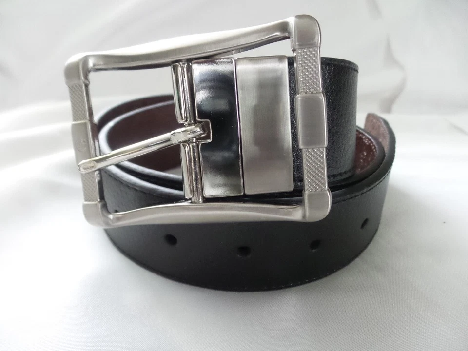 Cinturón de cuero simulado reversible negro/marrón Robert Graham Baker talla 30 NUEVO $78 Foto 1 de 4