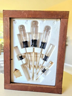 复古 Sears Roebuck CRAFTSMAN 镀金 7 件 SCREWDRIVER 套装 带框 — 第 1/4 张图片