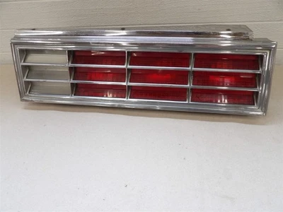 PONTIAC PHOENIX 1980-1982 2 PUERTAS LADO DERECHO PASAJERO CONJUNTO LUZ TRASERA moldura cromada Foto 1 de 4