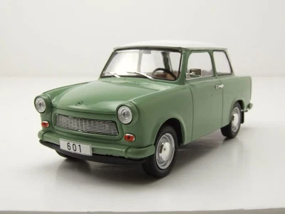 Trabant 601 Trabbi 1965 Verde Chiaro Bianco Modellino 1:24 Whitebox - Immagine 1 di 4