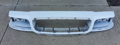 Ford Crown Victoria Vic P71 1998-2011 clip de panel de cabezal delantero blanco OEM Foto 1 de 4