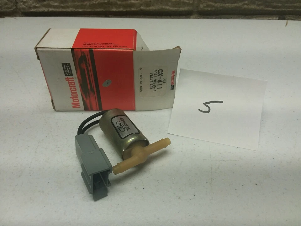 Válvula de purga reguladora de vapor de combustible Ford Mercury Lincoln Mustang LTD 1980-82 nuevo de lote  Foto 1 de 1