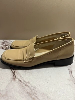 Mocasines Via Spiga Vera Cuero Beige Brillante Puntera Cuadrada Hechos en Italia Talla 7.5 N Foto 1 de 4