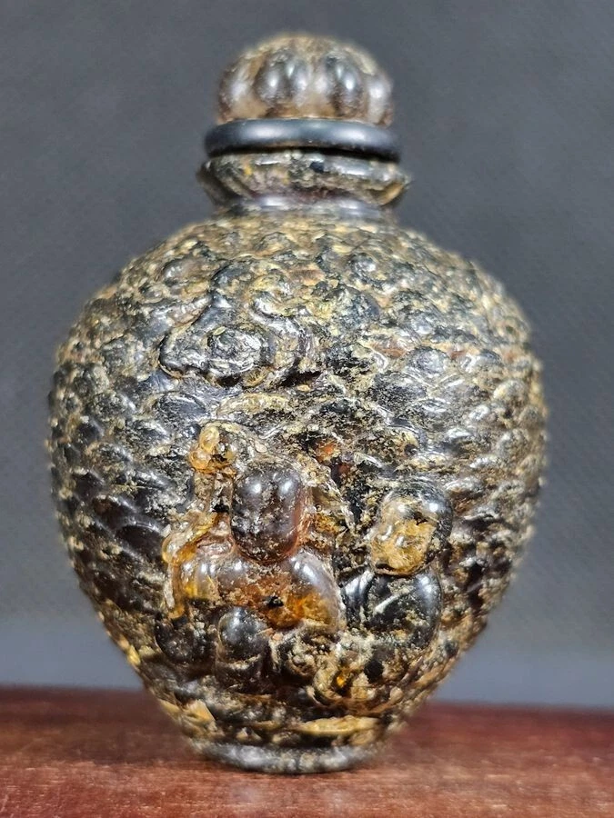 天然琥珀製鼻煙壺 雕刻 アンティーク 置物 天然琥珀製鼻煙壺 雕刻