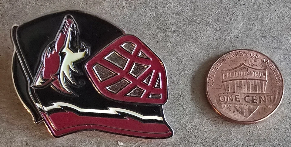 PHOENIX COYOTES (HEAD) GOALIE HELMET Lapel Pin (LARGER VERSION) - Image 1 of 1