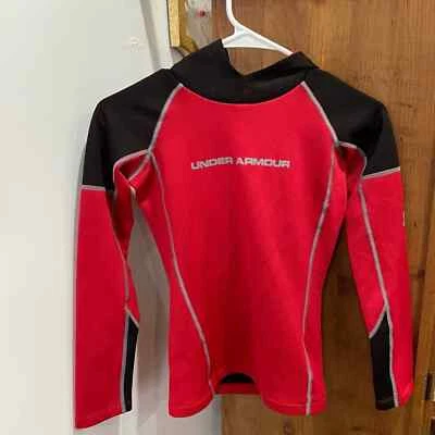 Blusas com capuz Under Armor vermelhas e pretas com detalhes cinza - Imagem 1 de 4