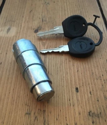 New FIAT 127 131 132 Regata Abarth Super Mirafiori Boot Lock Barrel +2 Keys - Image 1 of 3