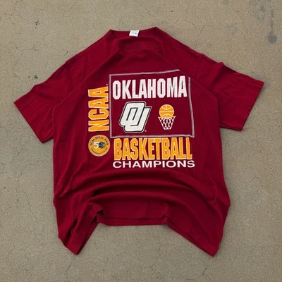 复古 80 年代 Oklahoma Sooners 篮球冠军 NCAA Velva Sheen T 恤 — 第 1/4 张图片