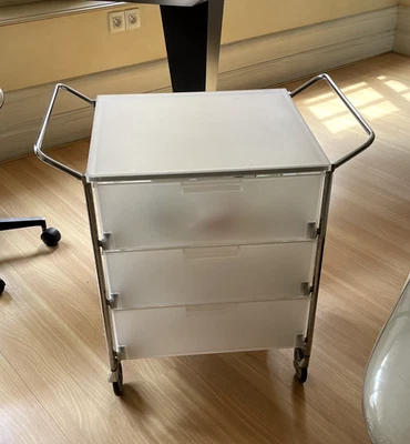 1 ou 2 desserte roulante KARTELL, opaque - Photo 1/4