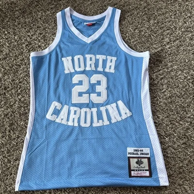 Camiseta Michael Jordan 1983-84 UNC Tacones Alquitranados Mitchell & Ness Talla L - Nunca Usada Foto 1 de 4