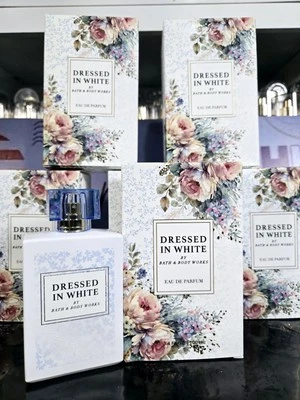 Perfume Bath & Body Works VESTIDO EN BLANCO EAU DE PARFUM 3,4 OZ EAU DE PARFUM Pear Gardenia Foto 1 de 4