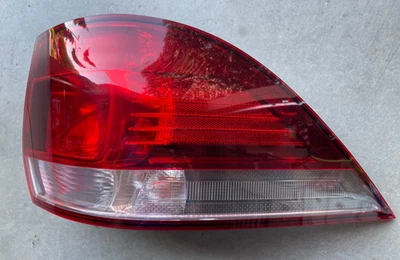 Luz trasera lateral del pasajero derecho Volkswagen Jetta Wagon 2013 OEM Foto 1 de 4