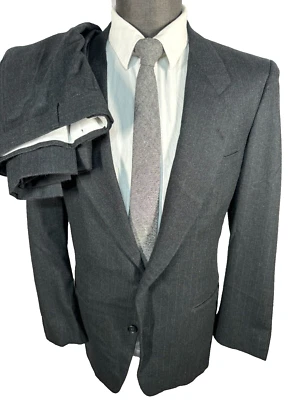 Traje de 2 piezas plisado a rayas de lana negra para hombre Jones New York chaqueta 42L 34x31 pantalón Foto 1 de 4