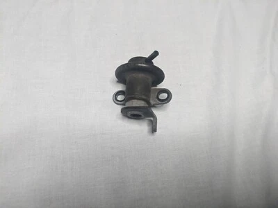 Regulador de presión de inyección de combustible 93-97 Lexus GS300 SC300 Toyota Supra 3,0 L OEM Foto 1 de 2