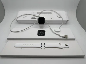 Apple Watch SE 40 mm boîtier en aluminium argenté montre connectée blanche (GPS) A2351 - Photo 1 sur 22