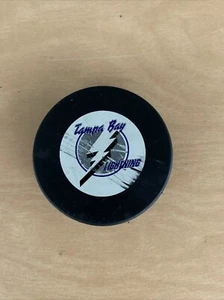 Tampa Bay Lightning NHL VINTAGE LICENSED PUCK INGLASCO MADE = CZECHOSLOVAK #Y3 - Picture 1 of 2