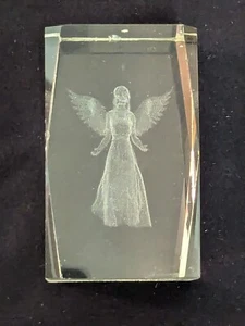 Fermacarte angelo custode natalizio cubo cristallo trasparente vetro inciso laser 3D - Foto 1 di 10