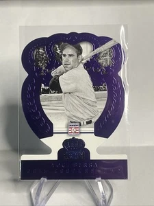 Panini Cooperstown 2015 - Hof Crown Royale Yogi Berra #100 púrpura/50 - Imagen 1 de 4