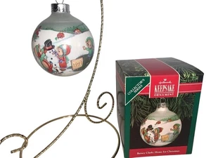 Hallmark Andenken Ornament Betsey Clark Home For Christmas Ball #6 in Serie 1991 - Bild 1 von 3
