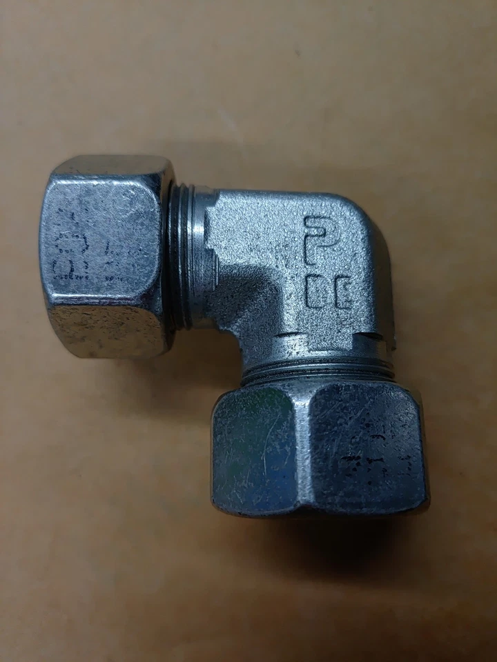 Parker 27505-18mm-18mm Hydraulic Compression Elbow 18mm OD Tube - Image 1 of 1