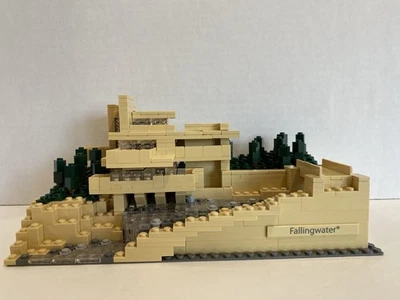 LEGO ARCHITECTURE 21005 : Frank Lloyd Wright Fallingwater 100% Complete EUC - Image 1 of 4