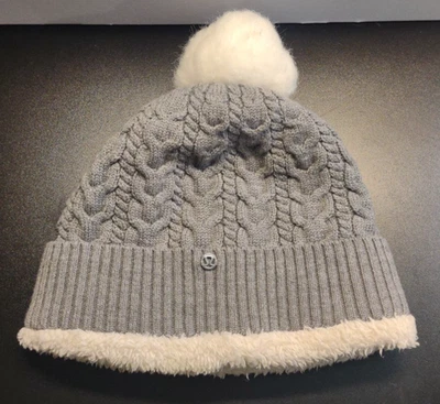 Gorro de invierno tejido con cable Lululemon para mujer gris forro polar talla única Foto 1 de 4