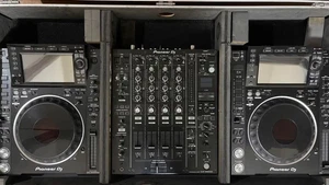 2x Pioneer DJ CDJ-2000NXS2 + DJM-900NXS2 CDJ2000NXS2 DJM900NXS2 2000 900 NXS2 JP - Bild 1 von 22