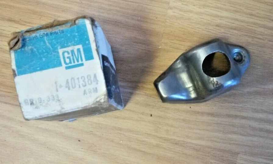 Brazos basculantes Oldsmobile Cutlass 350 400 455 425 GM p/n 401384 NOS 1960-79 Foto 1 de 1